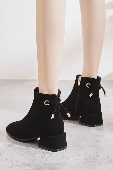 エレガントなミニブーツ【クラシックデザイン・高ヒール・ファー付き】