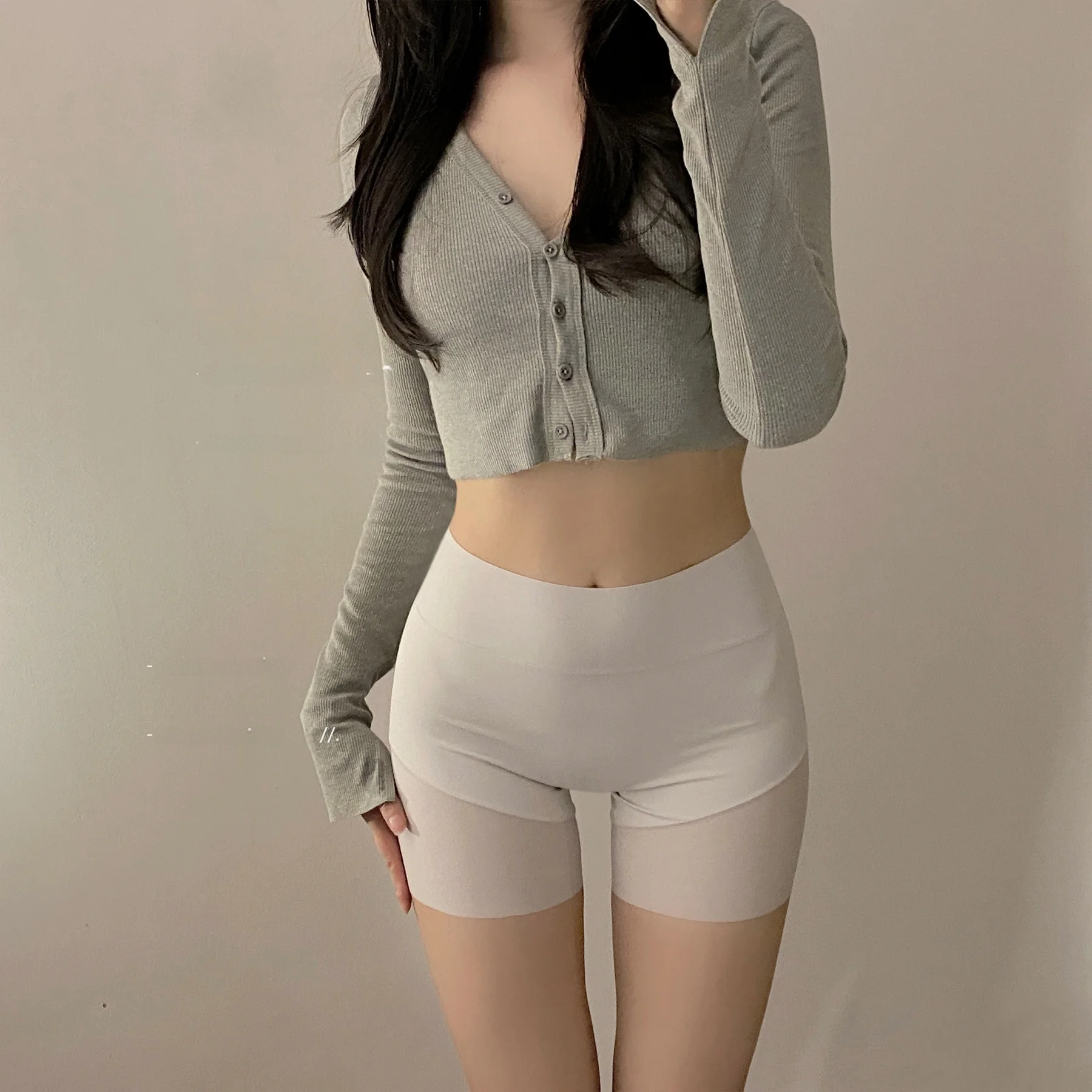 高腰设计のショートパンツ：透けにくい収腹効果とヒップアップを実現