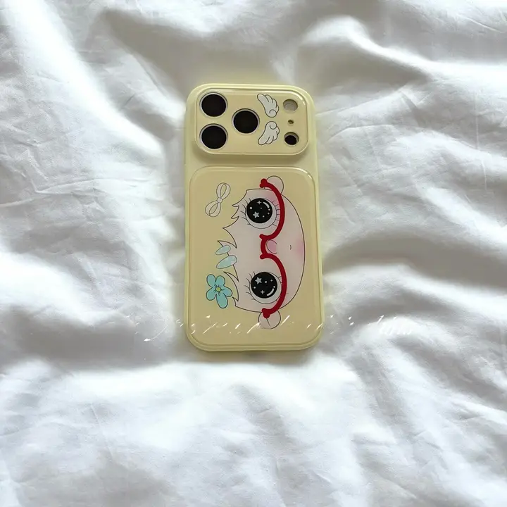 黄色の眼鏡をかけた女の子のiPhoneケース【Apple対応・カジュアル・可愛いデザイン】