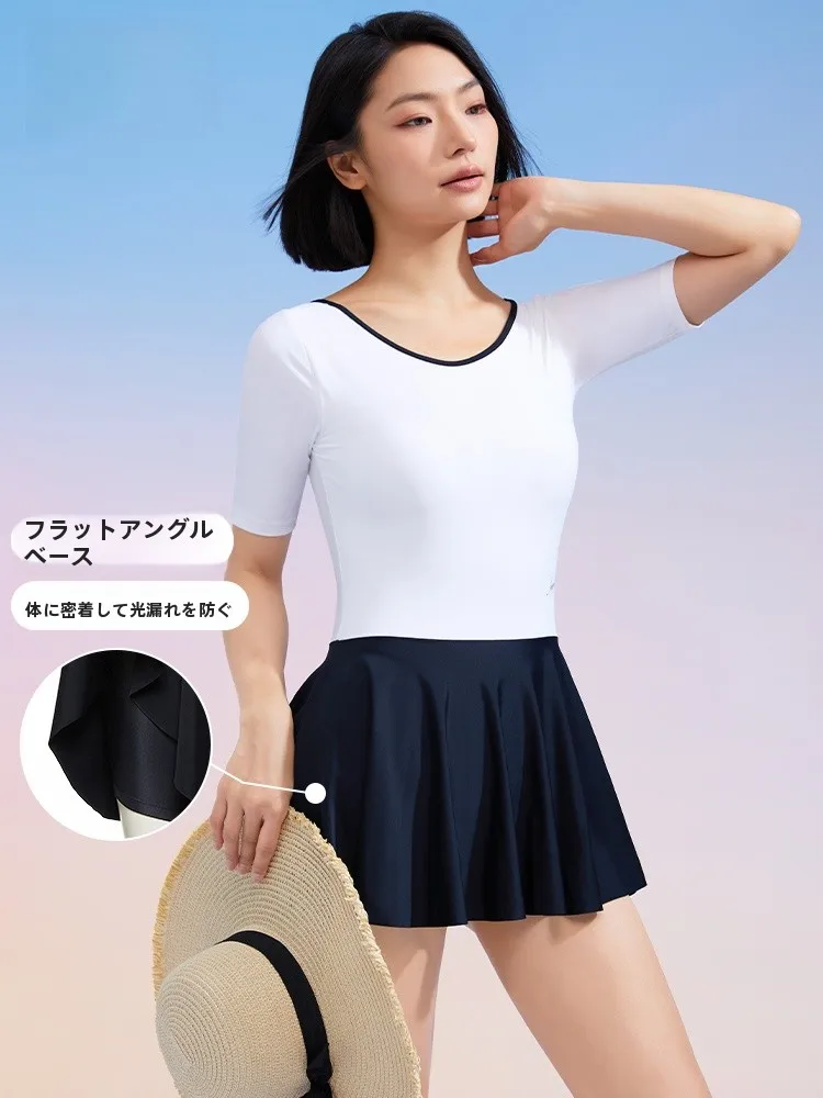 40代女性向けUVカットスリムワンピース水着：バックオープン設計とUPF50+の安全性を実証