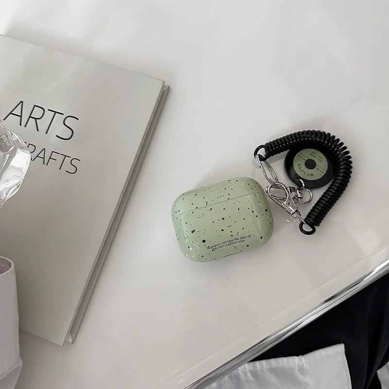 AirPods Pro2用 明るい抹茶グリーンのイヤフォンケース：中身構成と実用性の詳細解説