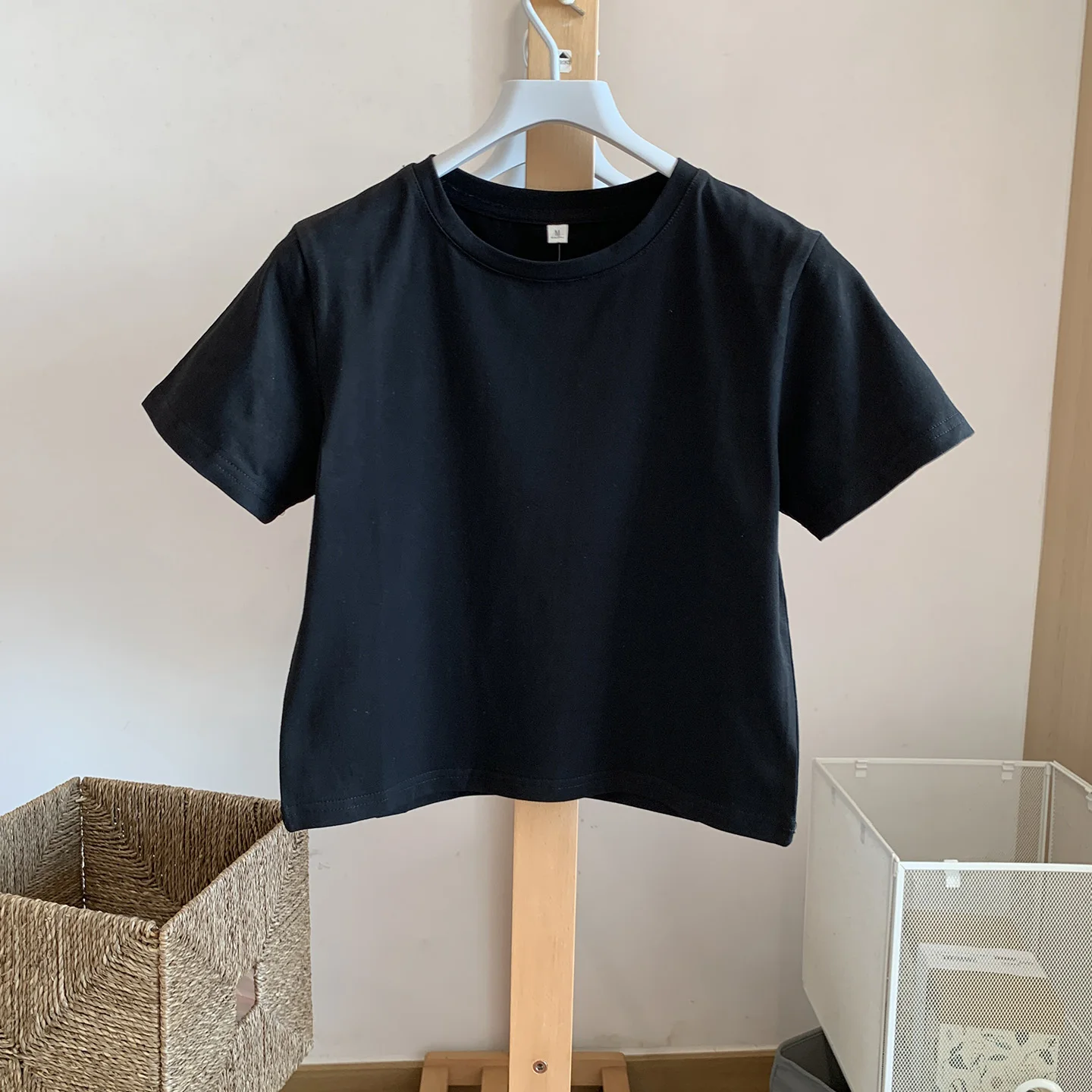 カットオフTシャツをどう選ぶ？韓風のハイウエストショートTが夏の着こなしを変える理由