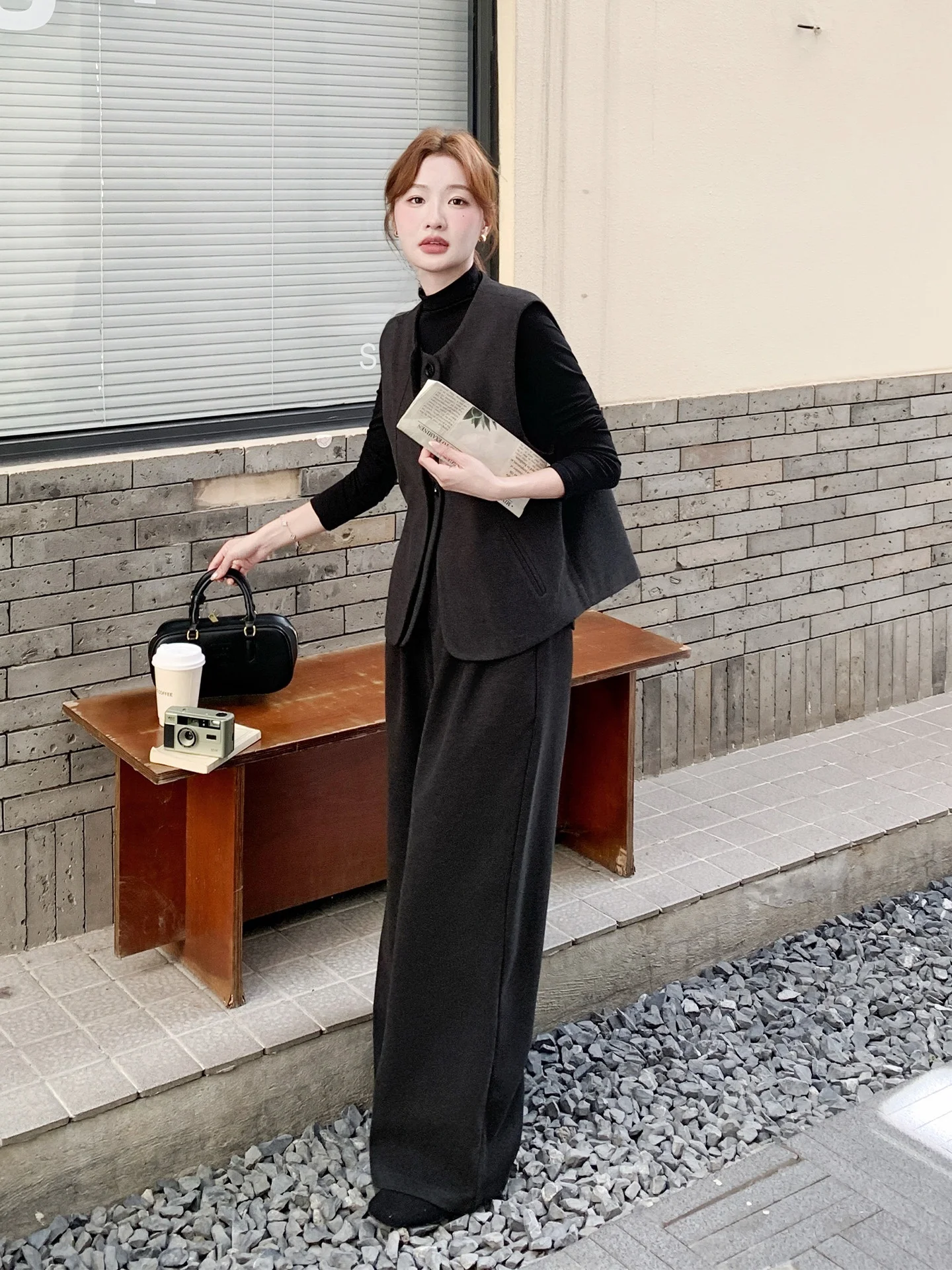 黒 ベスト おすすめモデル：韓国風カジュアルベストとワイドパンツセットの実用性解析