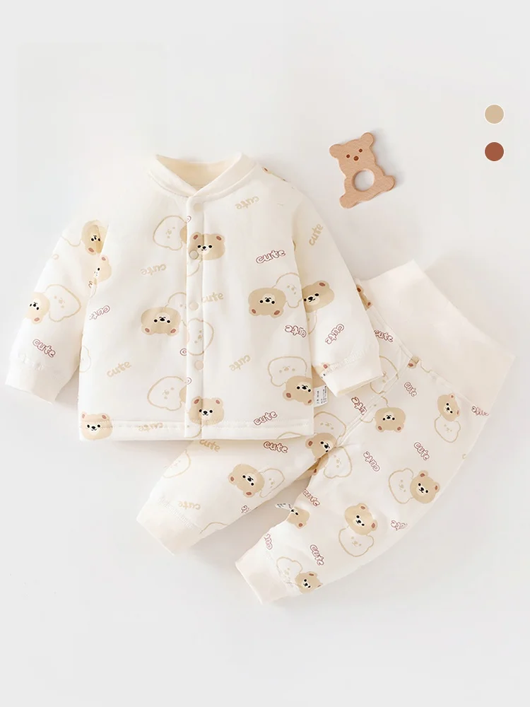 生後2ヶ月の冬に寝るときの服装は、高ウエスト保温コットンロンパースが最適