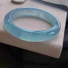 ミャンマー産アイスモス翡翠の女性用バングル【青水玉模様・飴色・飾り付き】