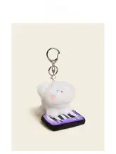 高級感のあるふわふわの猫バッグチャーム【個性的でラグジュアリーなデザイン】
