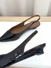 シンプルなデザインのオープントゥサンダル【低ヒール・ポインテッドトゥ・春夏用】