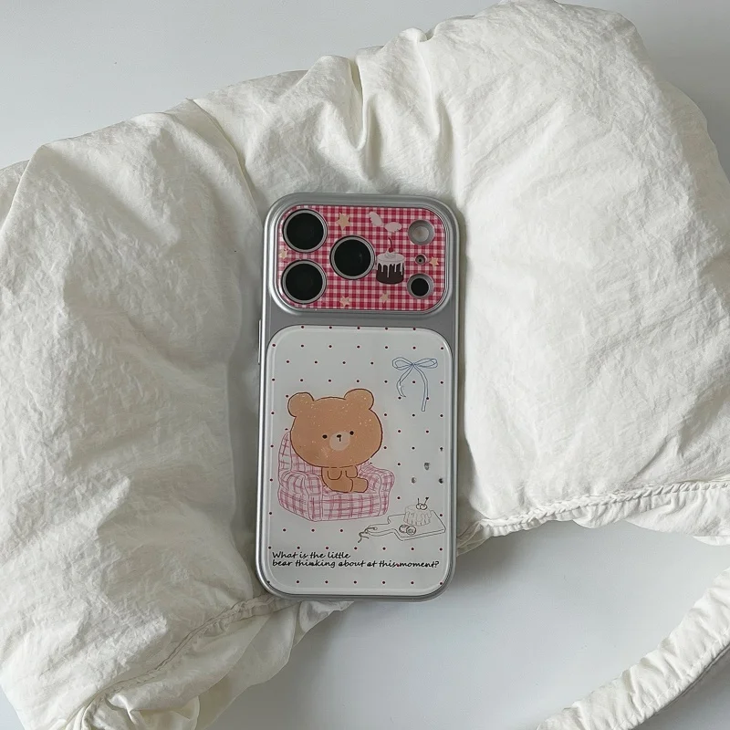 iPhoneケース テディベア：可愛さと保護のバランスを実現するソファのクマデザイン