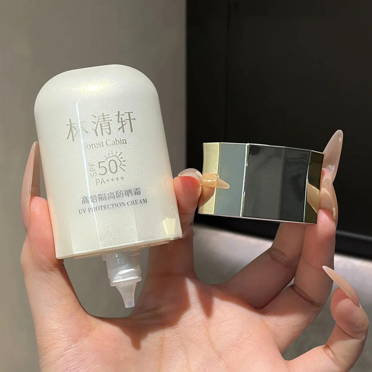 高保湿日焼け止めクリーム：肌に優しい紫外線散乱剤としての実用性と効果