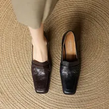 脚長効果抜群！レトロなスクエアトゥのローファーヒールシューズ【女性用・フレンチスタイル・太ヒール】
