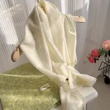リネンコットン製 薄手の小花柄ストール【春秋兼用・レーストリムデザイン】