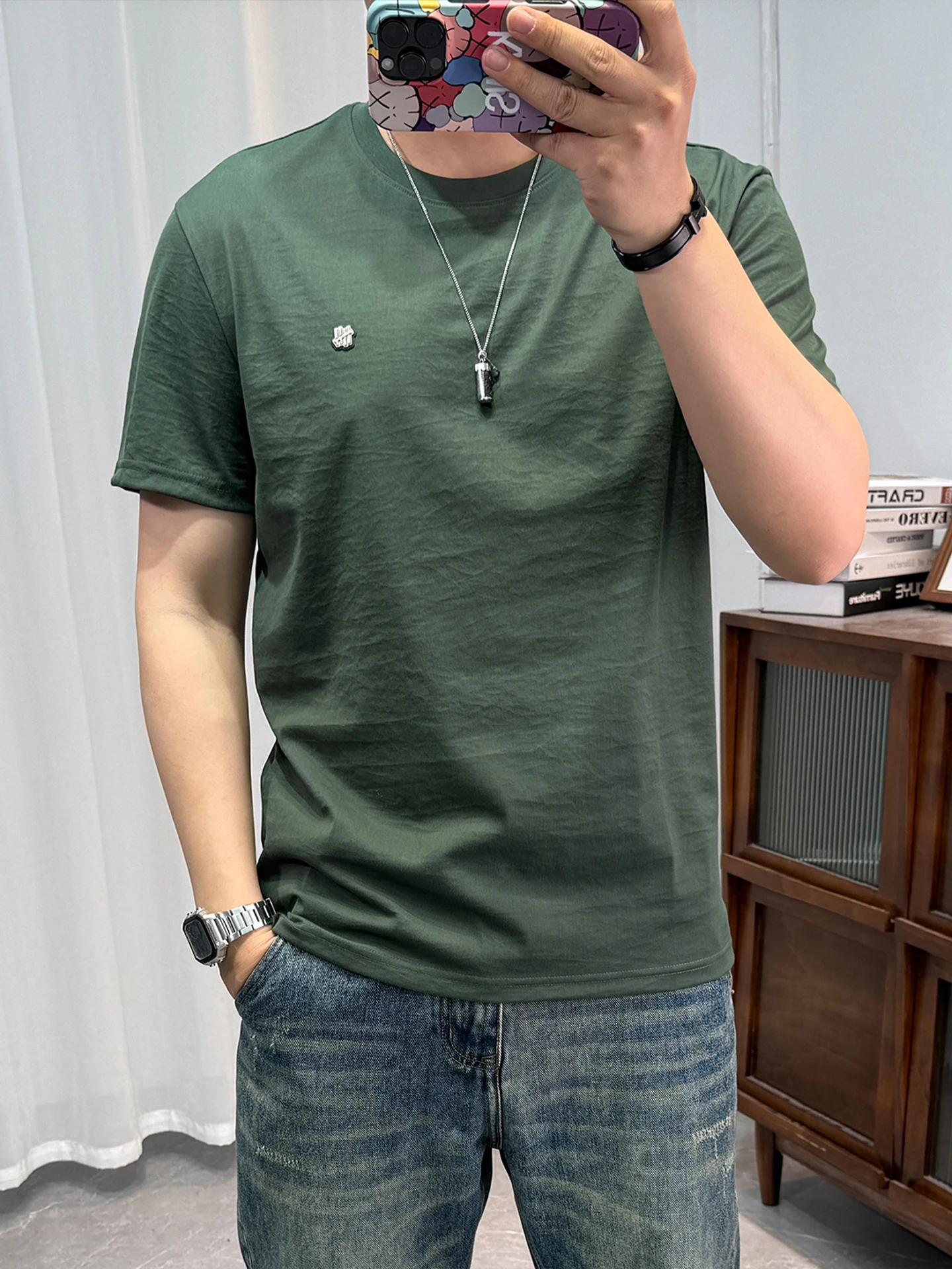 メンズTシャツの素材選び：コットンリネン半袖Tシャツの実用性と使い分け