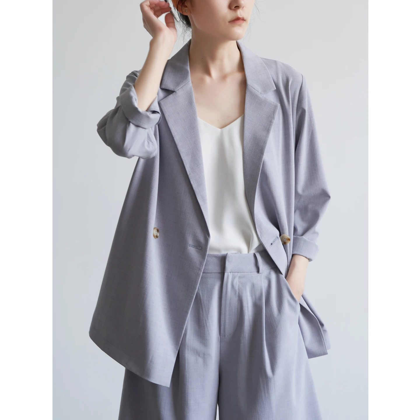 大人可愛い服 50代コーデ 完全ガイド｜色・素材・選び方の秘密