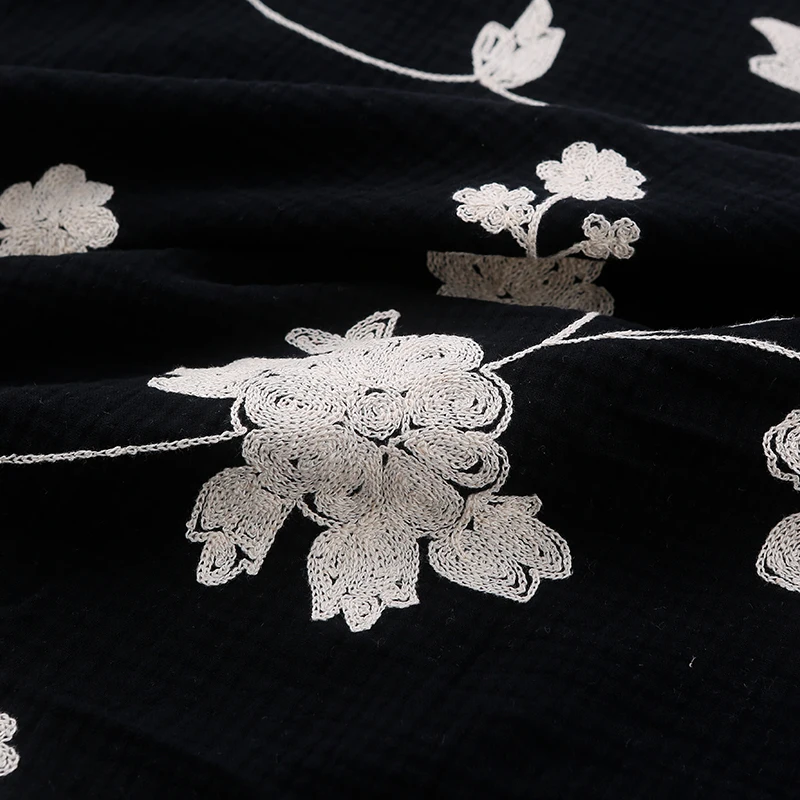 日本製立体刺繍綿クレープ生地：植物花卉パターンの高耐久性とDIY用途に最適な生地