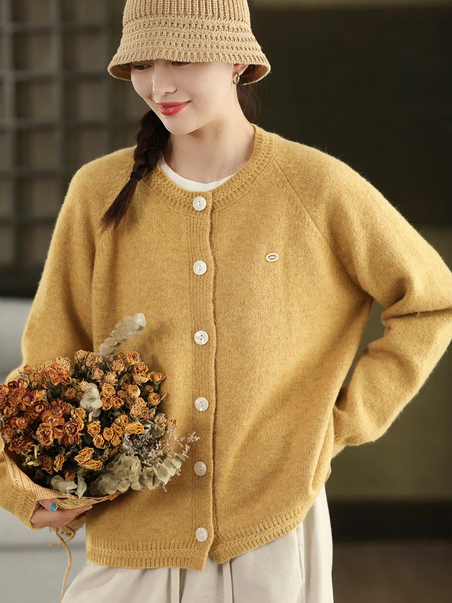 秋冬用 極上の柔らかさニットカーディガン【ラウンドネック・ボタン付き・保温性】 大人可愛い服 50代コーデに最適
