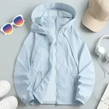 UPF50+対応の軽量アウトドア用紫外線防止シャツ【夏用・通気性あり】