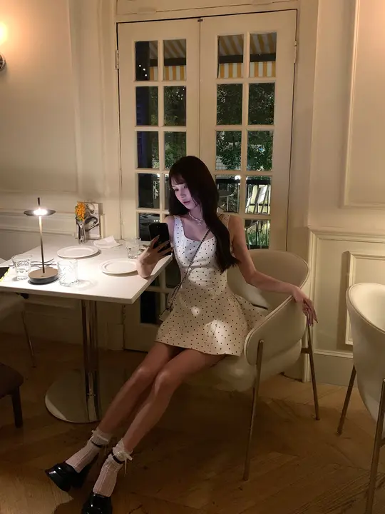 A字シルエットのドット柄キャミワンピース【スクエアネック・ショート丈・ウエストマーク】