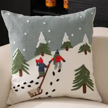 可愛い犬デザインのクッション【リビング用・高級感漂う・クリスマス・ニューイヤー向け】