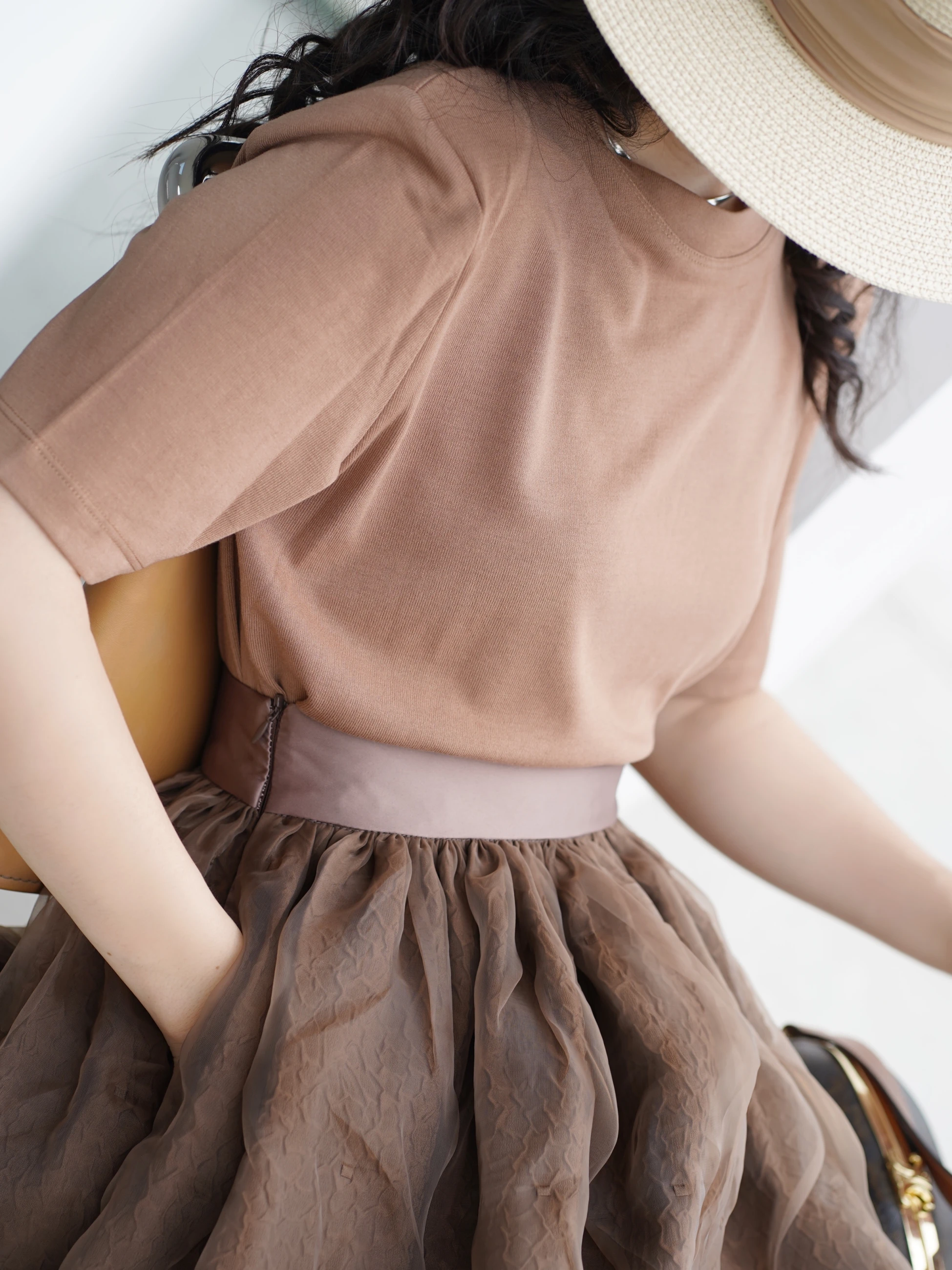 大人可愛い服 50代コーデ 完全ガイド｜シンプルさと質感のバランス