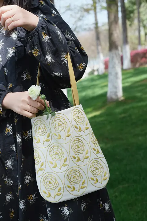 手作りDIY ヴィンテージ花刺繍トートバッグ【肩掛け・キャンバス素材】（セットアップ対応）