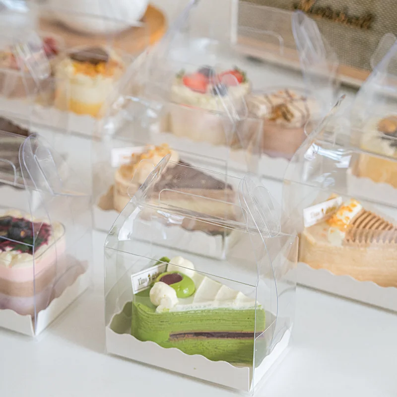 ケーキ用テイクアウトボックス：持ち運び便利な透明スーツケースの実用性と使い方