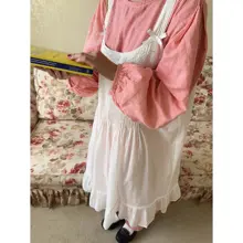 赤いチェックのワンピース 女性 秋の ゆったりし ランタンスリーブ 重ね着