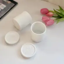 マット仕上げの浮彫りデザイン 陶器製小物入れ【蓋付き・キャンドルカップ・アロマ用】