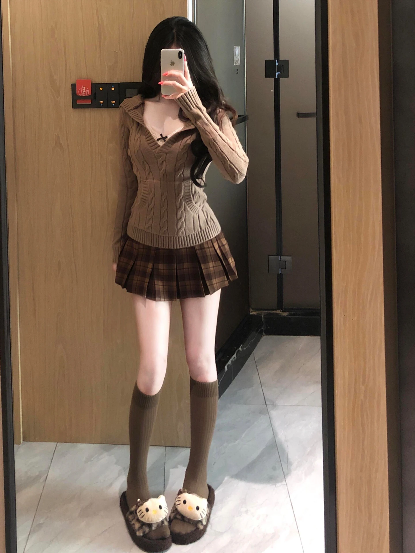 20代の女性が「上品な服装」を選ぶとき、どうすれば失敗しないのか？