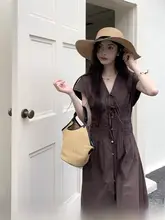 Vネックデザインの小飛袖ワンピース【夏用・個性的なリボンデザイン・ロング丈】