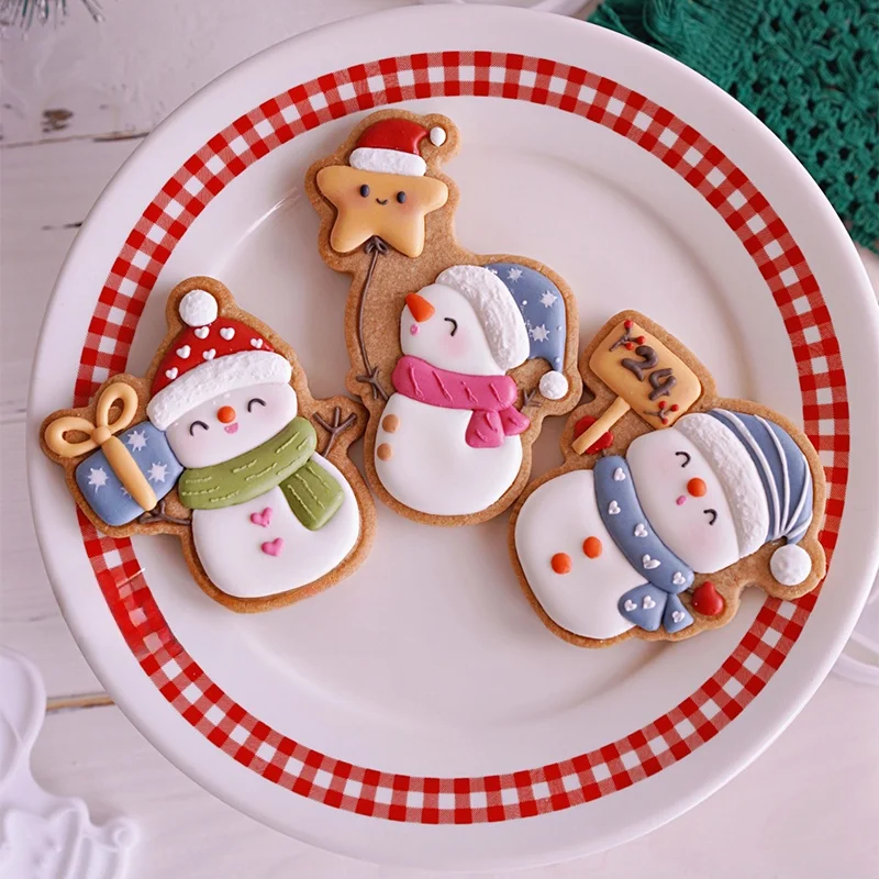 クリスマス雪だるまデザインのアイシングクッキー型：韓式カートンで楽しめるプレゼント用デザイン