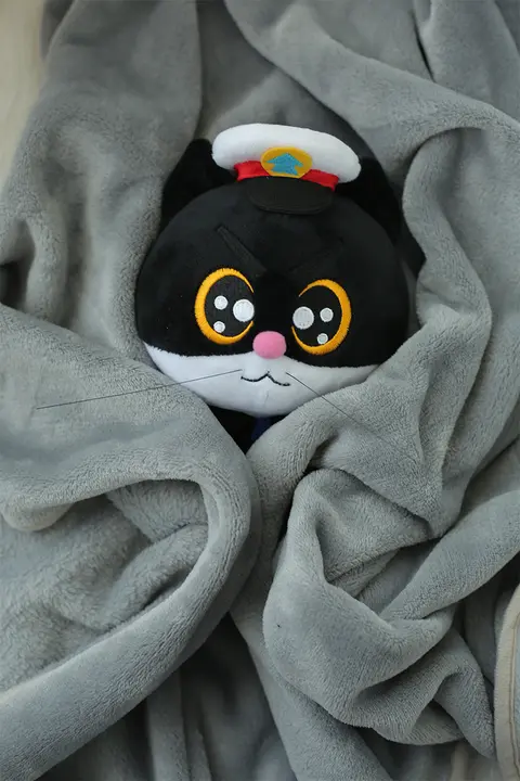 黒猫警長と白猫班長の毛糸製ぬいぐるみ【かわいいデザイン・プレゼントに最適】