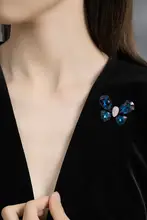 エレガントな蝶デザインのブローチ【紫色・ファッショナブル・多用途】