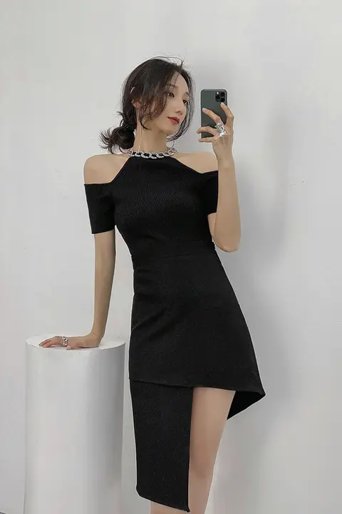 胸元のチェーンデザイン ショルダーオープンニットタンクトップ【春夏用・女性・短袖】