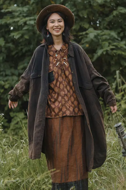 南山草木染と植物染の塩黒ダブルレイヤーリネンコットンコート【ロングシャツ・ナチュラルスタイル】