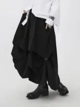 個性的で独特なデザイン！黒い不規則シルエットのサテンスカート【立体裁断・デコンストラクションデザイン】
