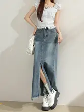 レトロなデザインのデニムハイウエストスカート【Aライン・膝下丈・フリンジ仕上げ・夏用】（セットアップ対応）