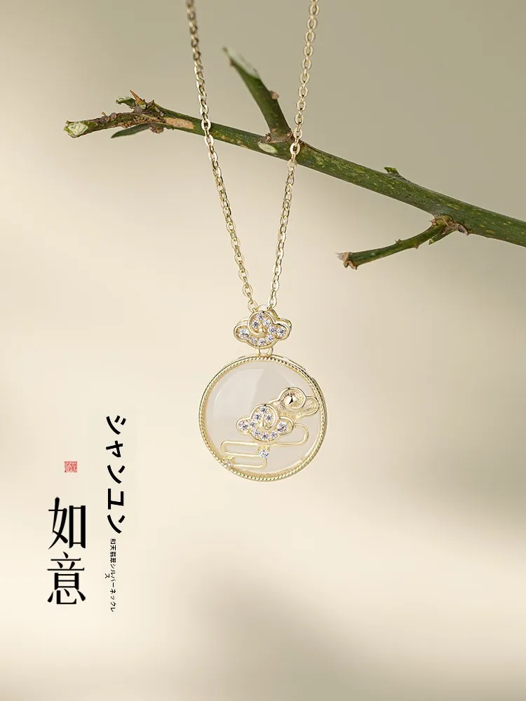 クリスマスプレゼントにぴったり？和田玉のペンダント付きシルバーネックレスが選ばれる理由とは