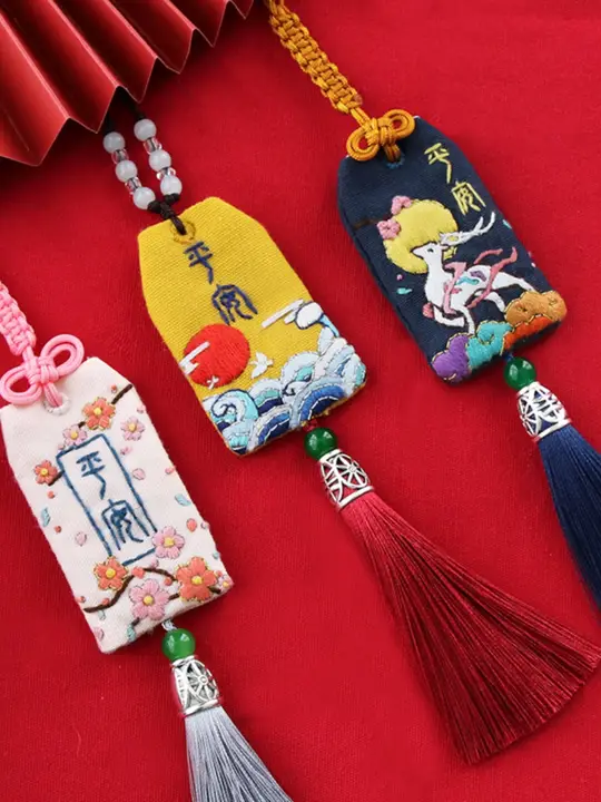 手作り刺繍御守り吊り下げポーチ【DIY・誕生日プレゼント・友人や長輩におすすめ】
