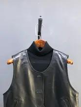 ラムレザー製 ノーカラーベスト【ショート丈・シンプルデザイン・カジュアル】