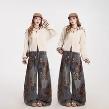 花柄フロッキー付きデニムパンツ【アメリカンデザイン・ウォッシュ加工・レトロ・ワイドレッグ】
