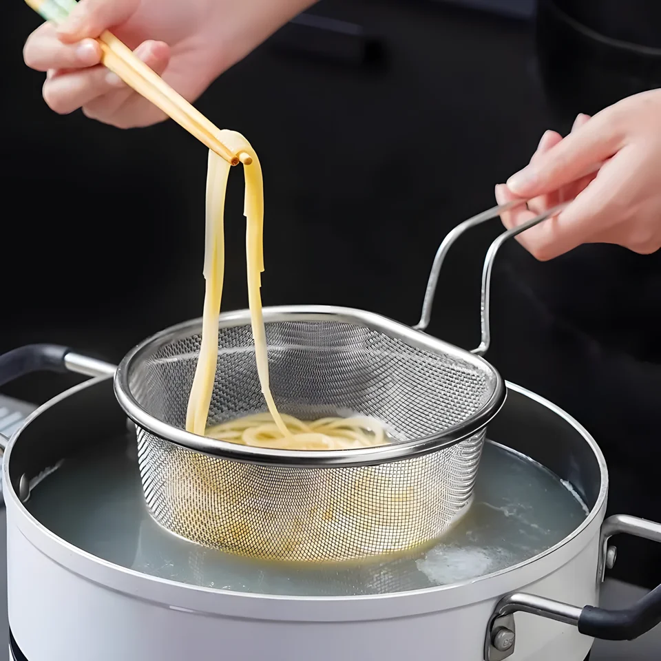 304ステンレス製 抜け目のないスプーン【キッチン用・パスタや鍋料理に最適】
