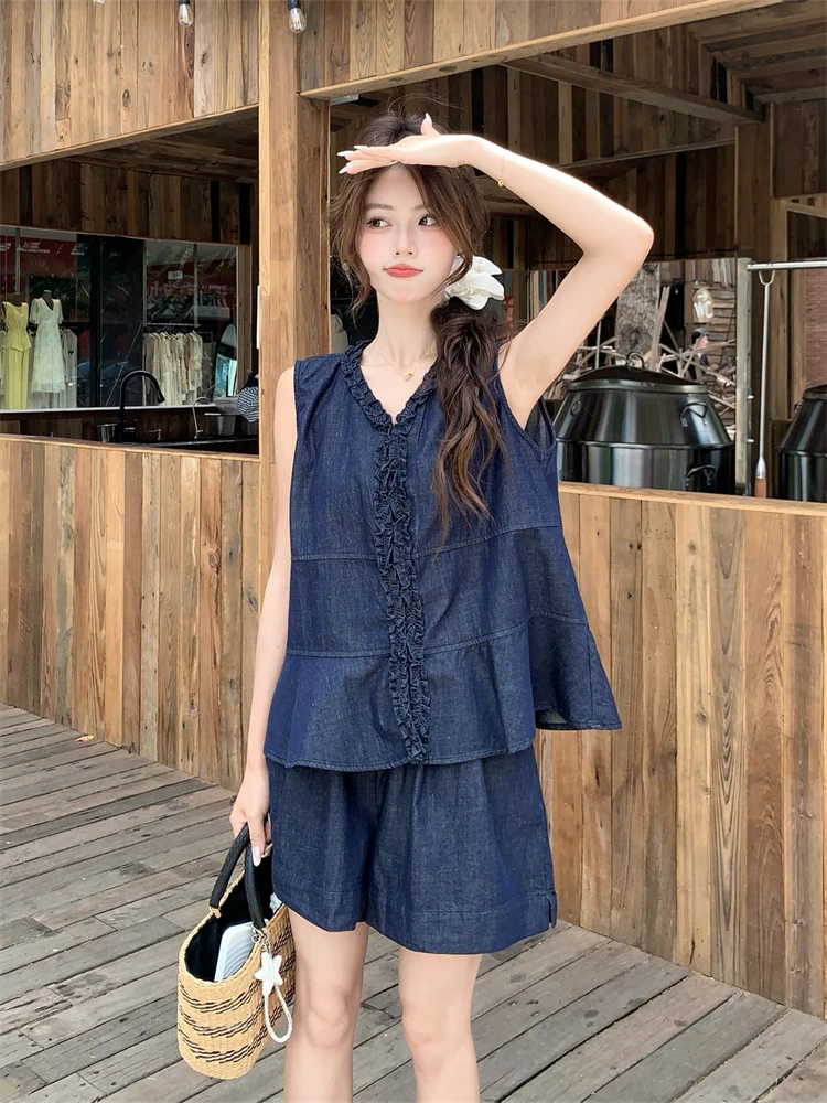 夏のデニムベストは、甘さと涼しさのバランスが鍵！どう選ぶ？