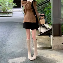 尖ったヒールのエレガントなロングブーツ【カキ色・ストレッチ・スリムフィット・スエード調】