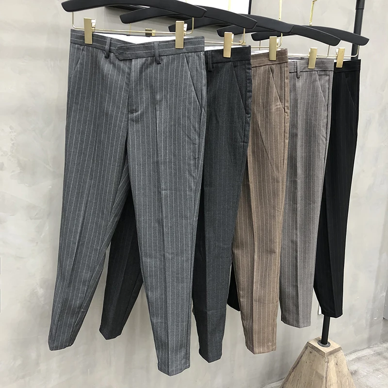 ストライプデザインのテーパードパンツ：メンズカジュアルに最適な実用性と着用感