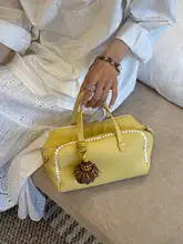 繊細なフリンジ付き花のバッグチャーム【本革編み込み・ランタンフラワー・キーリング】