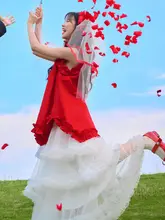 華やかなデザインのレッドウェディングドレス【新婦用・軽量・甘美なスタイル】（セットアップ対応）