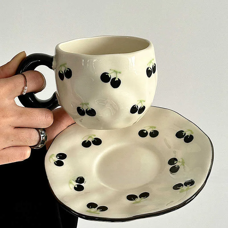 限定復刻デザイン 手描き黒さくらんぼコーヒーカップ＆ソーサー【ラテ＆アフタヌーンティー用・ユニークギフト】