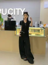 ブラックVネックショートスリーブTシャツ【ゆったりとしたデザイン・カジュアル用・女性用】