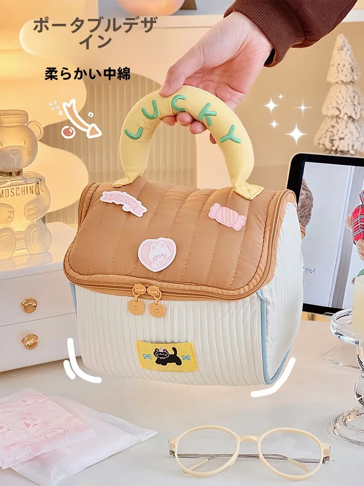 かわいい小屋型生理用ナプキン収納ポーチ：おしゃれで持ち運び便利な女性向けデザイン