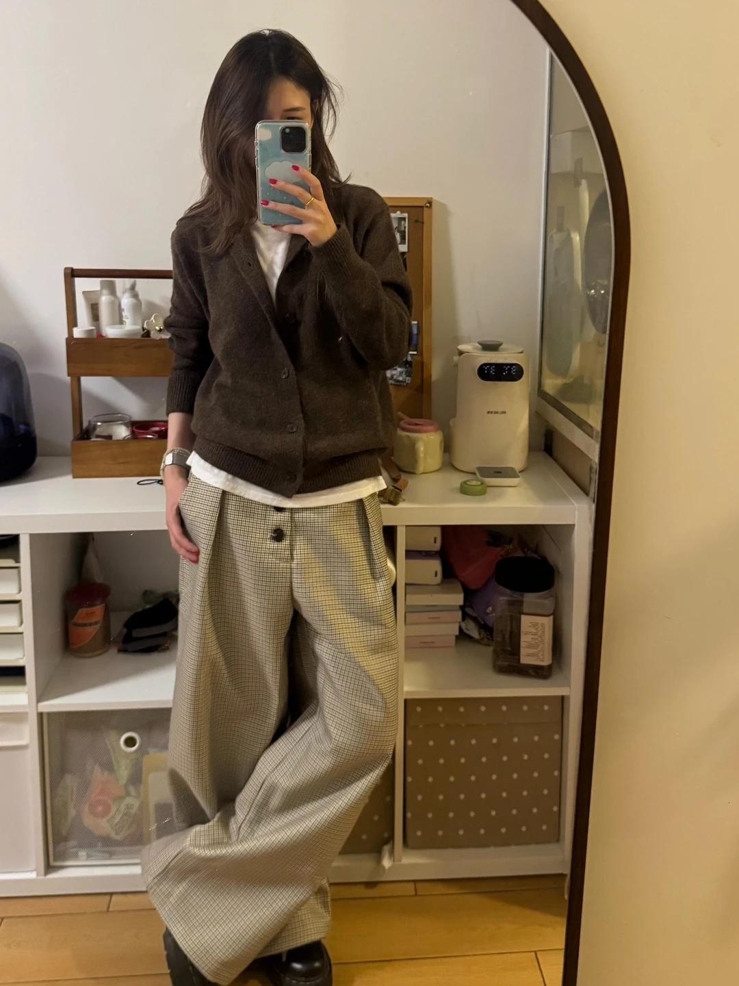 高身長対応 千鳥格子柄 ワイドパンツ：丈の長いデザインが脚のラインを美しく保つ理由